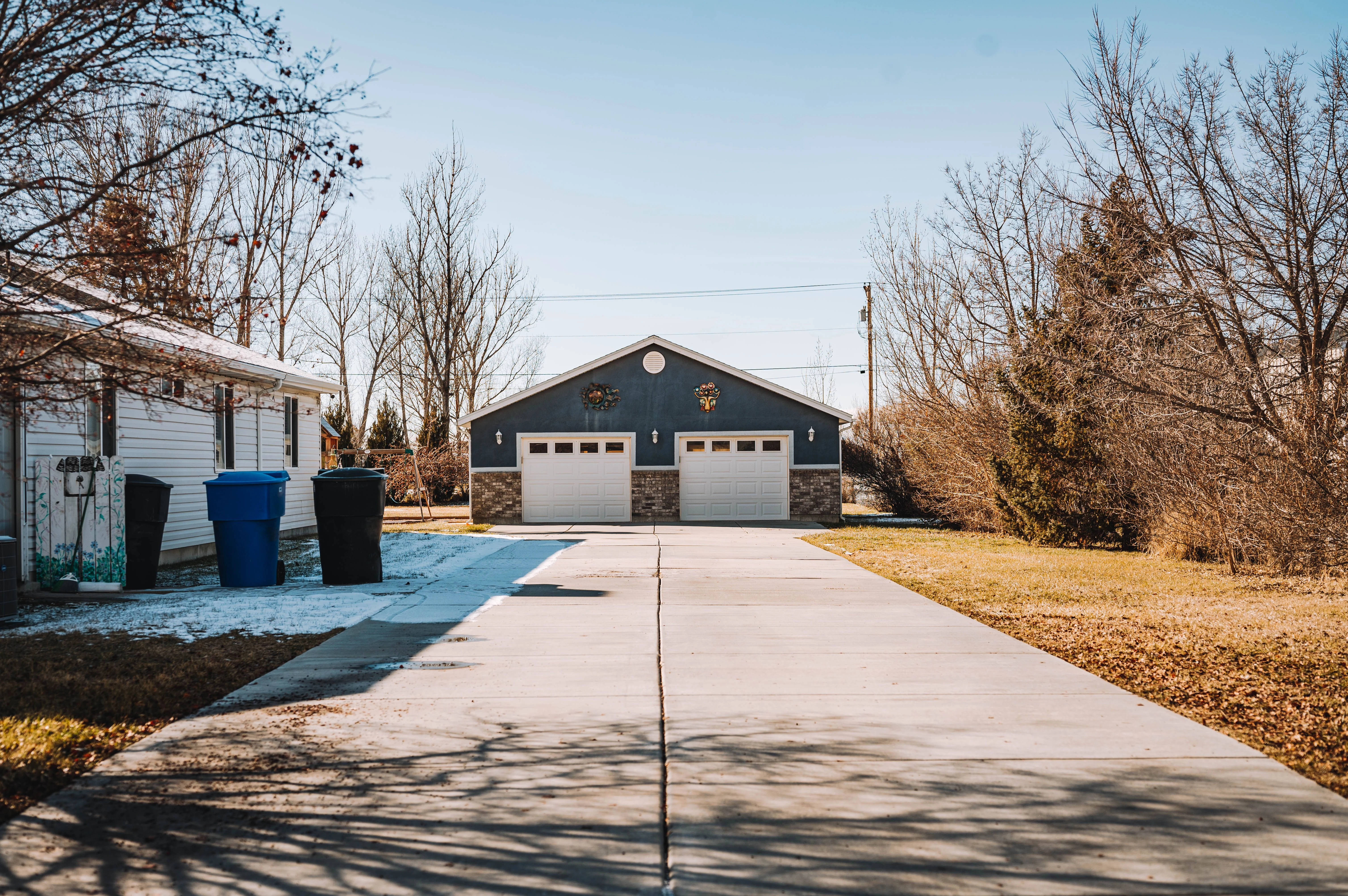 Residential garage door in Sumner